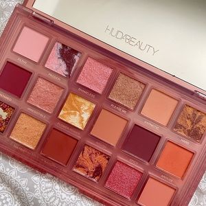 eyeshadow palettes with warm pinks, reds & shimmers!
